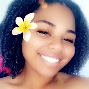 Meet your Posher, Leilani